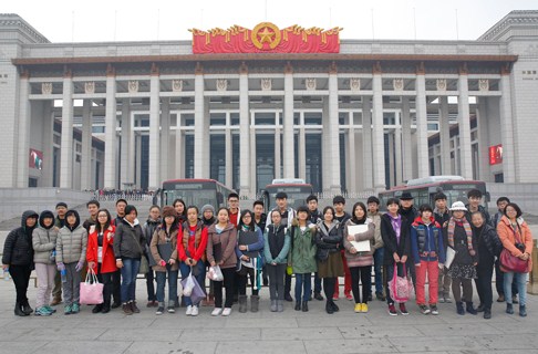 中美工作室学生在中国国家博物馆前合影留念
